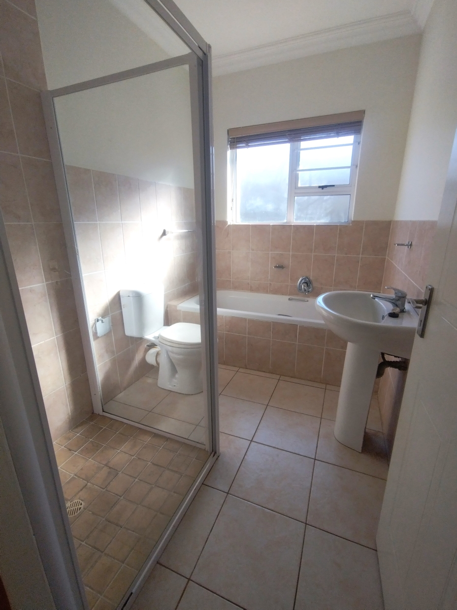 5 Bedroom Property for Sale in Wavecrest Eastern Cape